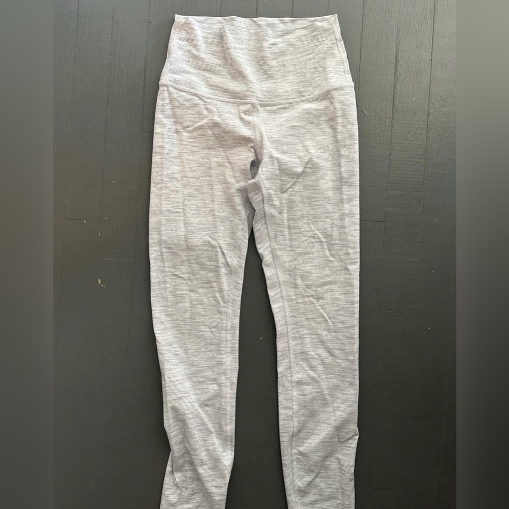 Lululemon leggings 
Good condition 
Small stain but not noticeable